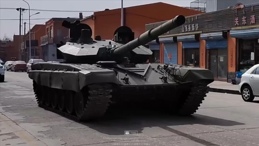 中国又出新坦克！T-72车体顶着VT-4炮塔