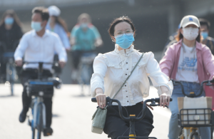 大量北京市民今早骑行上班 立夏日为防疫绿色出行