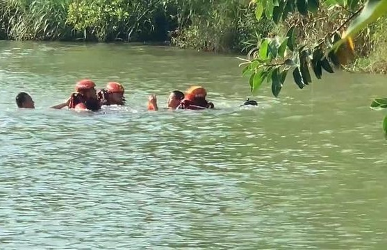 广州从化12岁男孩游泳溺水附近训练的消防员仅2分钟成功救援