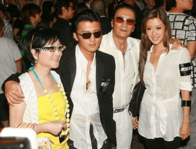 谢婷婷首度公开3岁女儿正面照长得像谢霆锋儿子