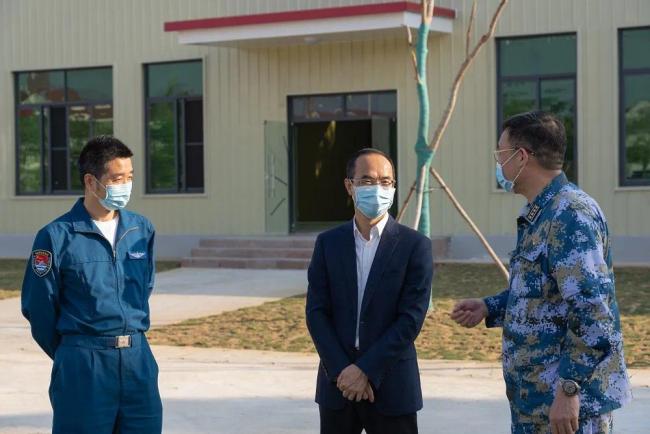 陵水县委书记符鸣慰问驻陵部队官兵