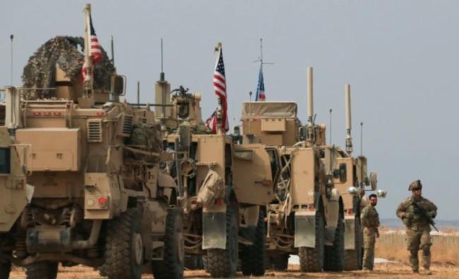 美国在叙利亚非法驻军向其基地运送物资