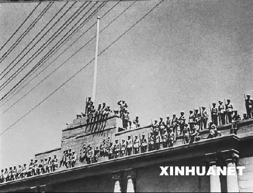 1949年4月23日,人民解放军占领南京,宣告国民党反动统治的覆灭.