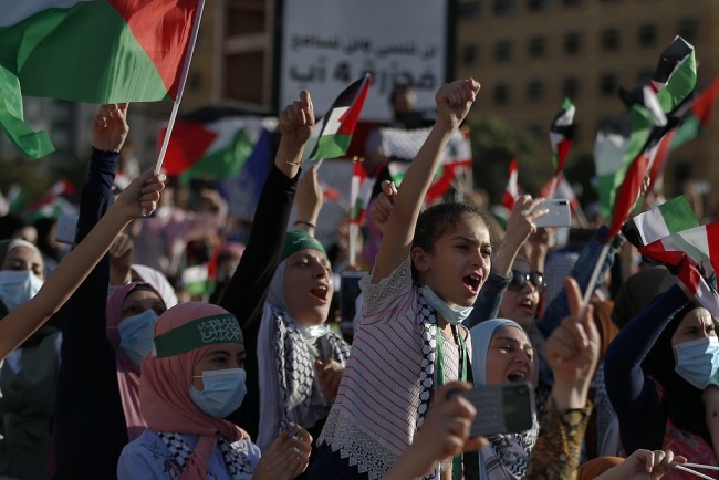 数千名黎巴嫩人和巴勒斯坦人庆祝加沙地带停火
