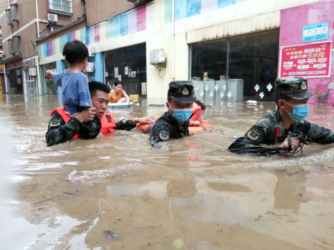 湖北省多地遭遇洪涝灾害 武警开展救援