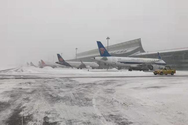 暴雪来袭沈阳桃仙机场将临时关闭