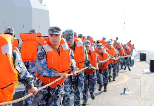 东部战区海军实兵实弹演练