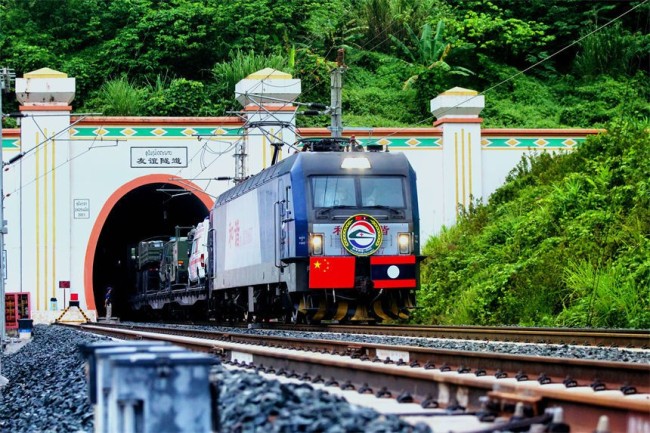 “和平列车”医疗队抵达老挝 首次实现跨境投送
