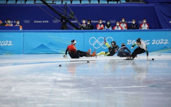 任子威晋级短道速滑男子1000米半决赛