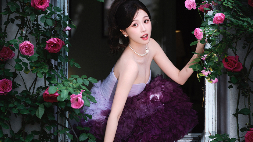 虞书欣身穿紫色渐层礼服 宛如玫瑰明媚亦优雅