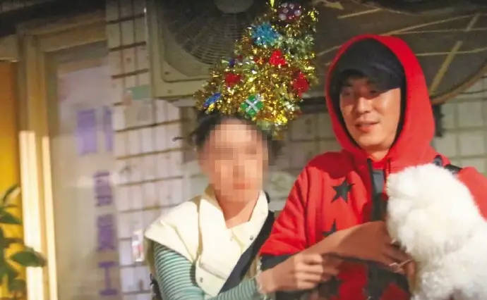 被拍与女生牵手离开饭店！陈楚河承认恋情