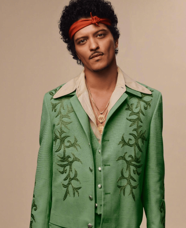 “火星哥”回应点赞霉霉黑贴：我这边只有爱！