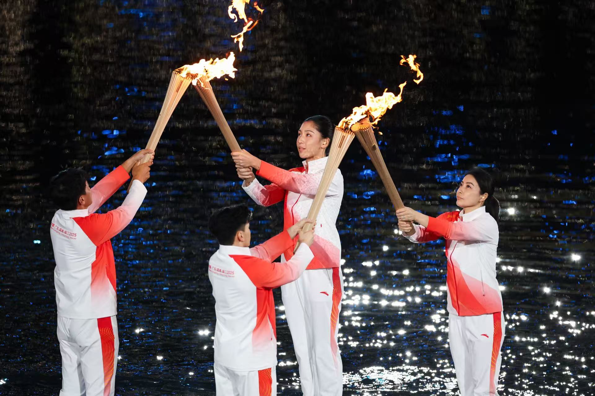 安踏专业运动科技全方位助力 “十五运”