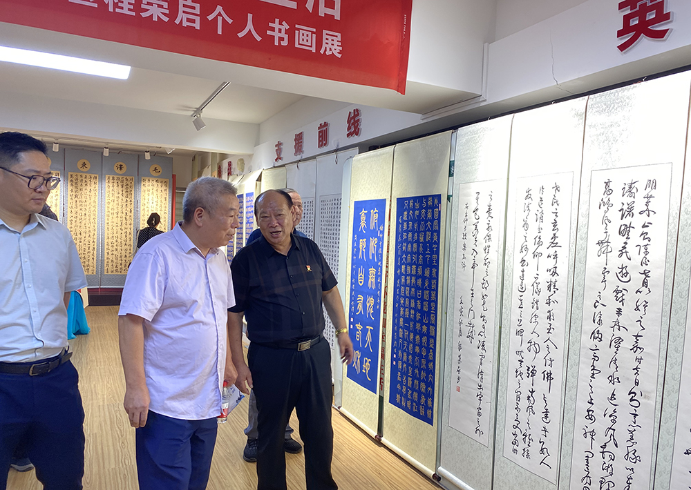 武汉汉阳：社区书画展助力缔造幸福家园