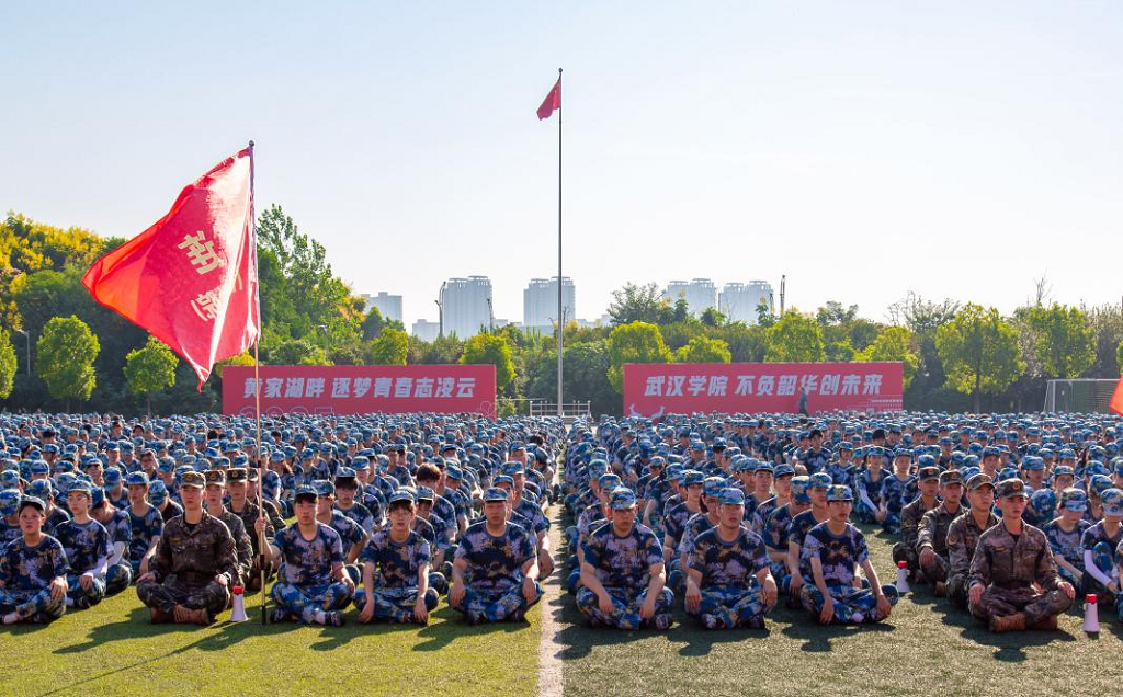 武汉学院校长李忠云开学典礼寄语新生：“明德”筑基 “创新”赋能 “解行”致远 “并进”聚力