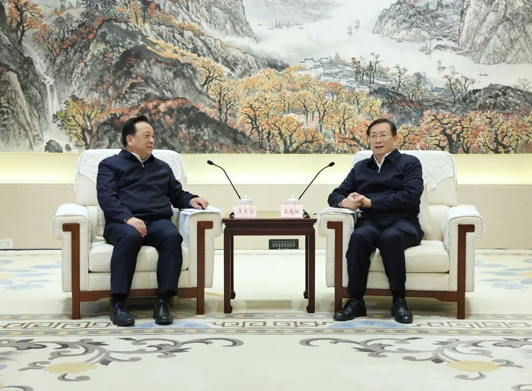 王忠林会见中国石化集团董事长侯启军 携手推动能源化工绿色低碳转型 为支点建设取得决定性进展提供有力支撑