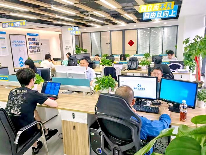 “一人公司”正在武汉扎根破茧共生  一台电脑，一个人运营一家新型企业
