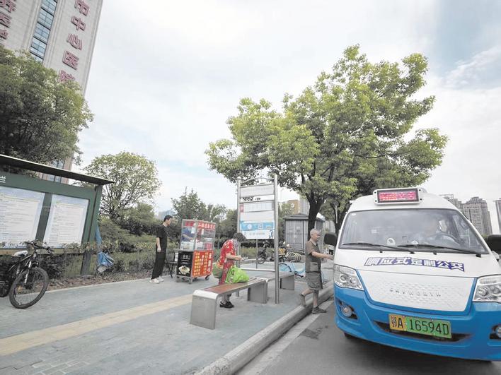 不跑固定线路 按需求出发 乘客预约用车  武汉推出3元直达“响应式公交”