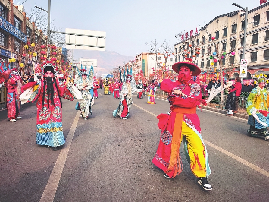 欢腾社火启新春幸福云冈暖意浓