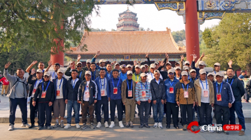 西藏野生动物保护员游览颐和园、登奥林匹克塔