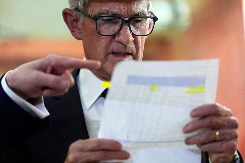 美联储主席鲍威尔遭刑事调查背后 利率决策争议