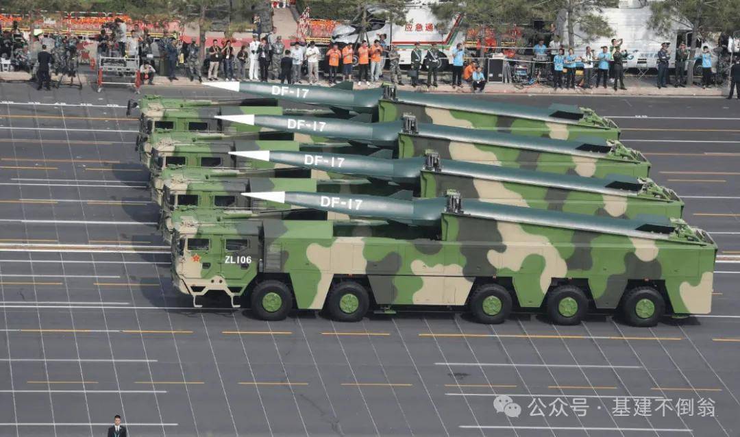 博主：东风-17新构型亮相 双版本战术互补