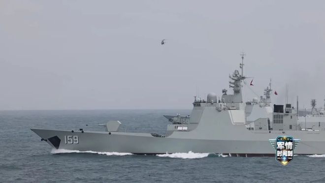 052D日喀则舰首训画面公开 驰骋深蓝联合训练