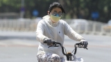 北京：最高气温升至36℃ 市民防晒出行