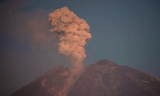 印尼塞梅鲁火山喷发 近两千人被紧急疏散