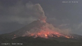 印尼默拉皮火山发生喷发