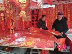 除夕早上貼春聯(lián) 傳遞祝福藏祥瑞 千年習(xí)俗迎新春