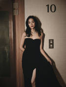 張鈞甯身穿抹胸開叉裙 美腿修長吸睛氣質卓越