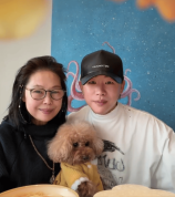 胡彦斌晒照为妈妈庆生！网友称其妈妈像老版易梦玲