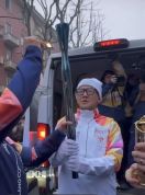 冬奥会中国火炬手：亲吻了奥运火炬 激动分享荣耀时刻