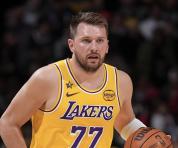 曝东契奇拒投因为詹姆斯要球 绝杀失败引争议