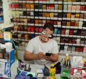 美宜佳店长拍执法人员发群通气 售假乱象曝光引发关注