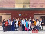 长江大学有一位“花”一样的老师 守护远离故土的边疆学子