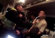男子醉驾摩托车闯卡逃逸被查 加重情节将受严惩