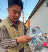 媒体评“买榴莲仅退款”：不可姑息 商家千里维权求真相