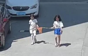 警察叔叔上门表扬赵兮凡和赵芷柔 善举获赞