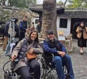 巴西姑娘在上海租轮椅收获意外温暖 无障碍出行暖人心