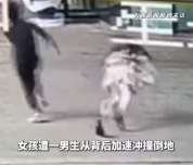 女子称被路人问才察觉被恶意推撞，还失眠做噩梦