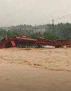 广东一在建桥梁因暴雨垮塌？当地回应 无人员伤亡水流冲击所致