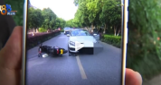 撞了“奔驰”负全责 小伙骑电摩送外卖出事故被拒赔