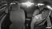的哥收到19万元车费报警 误付巨款归还乘客