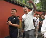 武侯祠首席讲解员是保安转型 从保安到文化桥梁