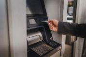 财务给自己多发了780万元工资 职务侵占案曝光