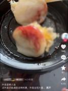外卖餐食中有血迹顾客服阻断药 店员受伤致血滴入食物