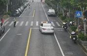 考生中考开卷考试忘带书 民警帮忙 警民接力送书