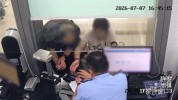 “把5000还我，我取定期再投！”民警拿过老人手机发了句话，骗子当场转账